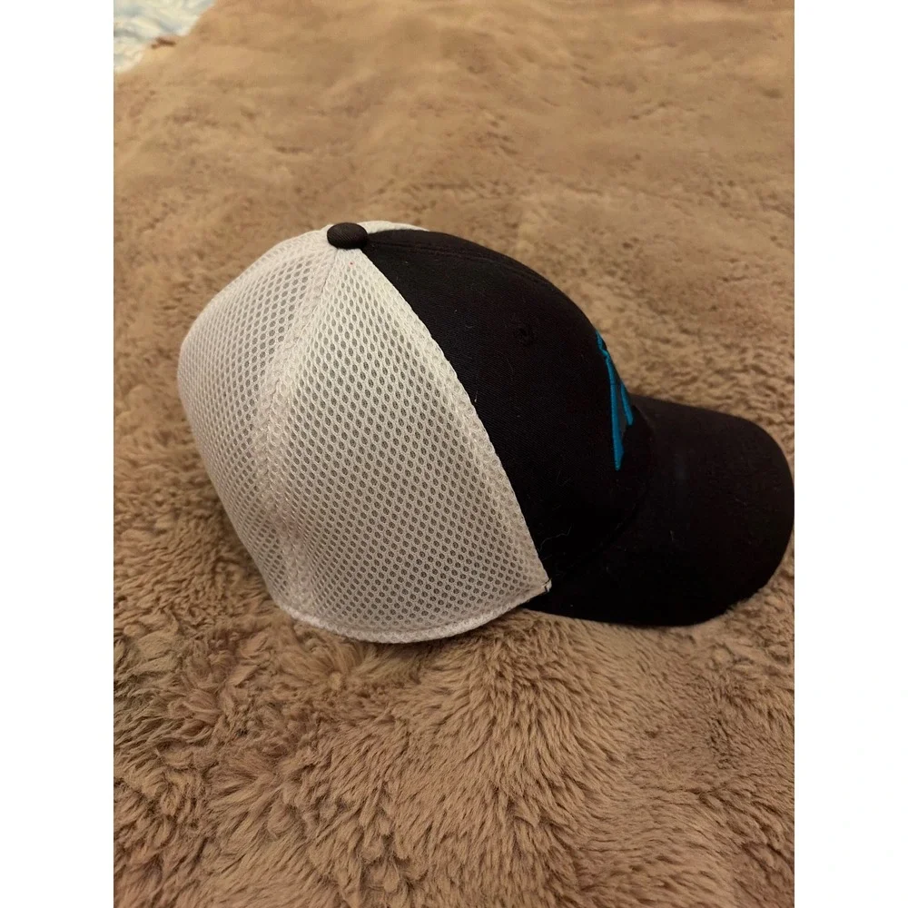 New Era 39THIRTY Carolina Panthers Hat Black White Mesh Stretch Fit Medium-Large
